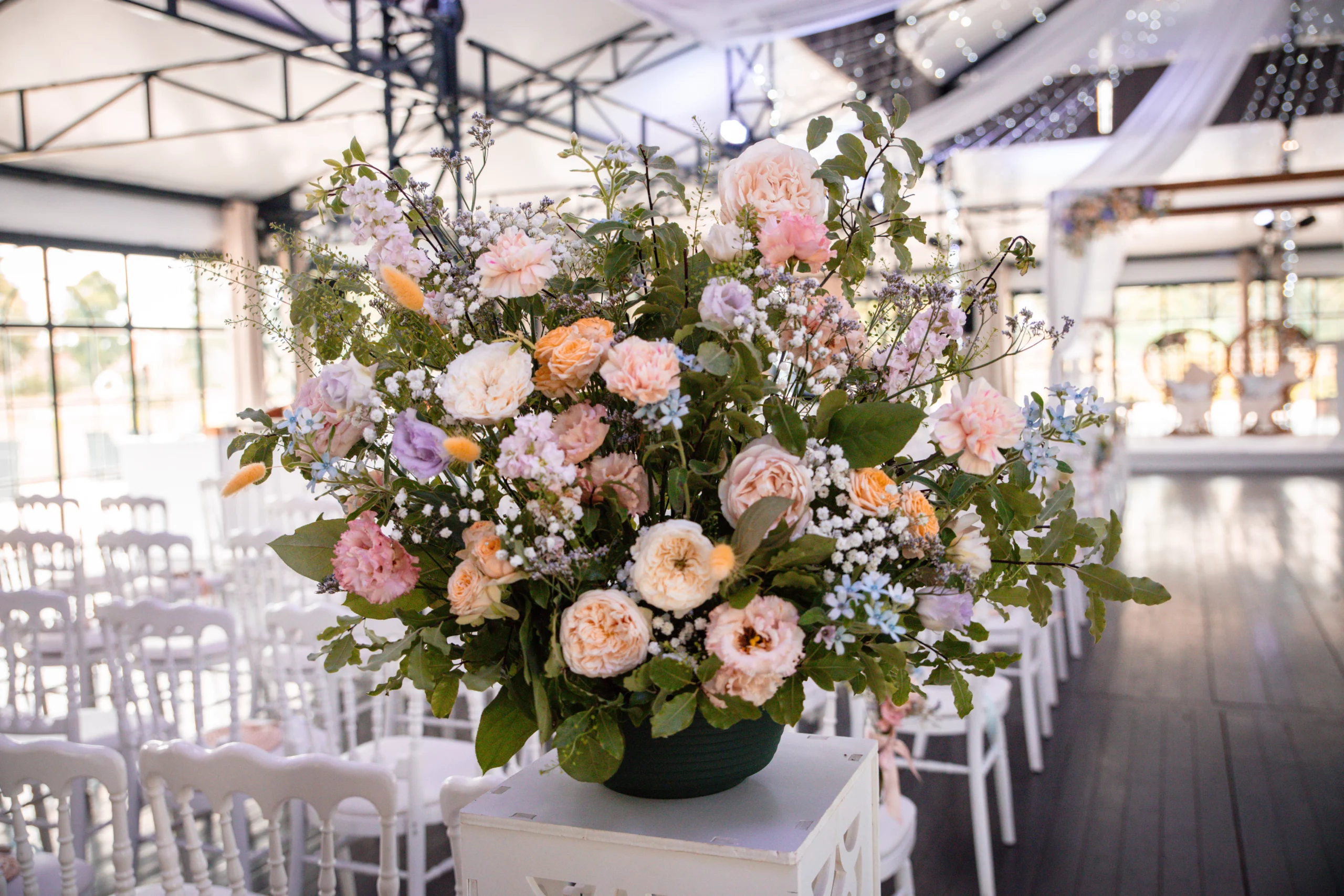 Grande composition florale pastel style Bridgerton