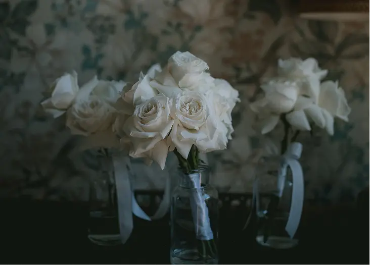 Bouquets de demoiselles d’honneur en roses blanches