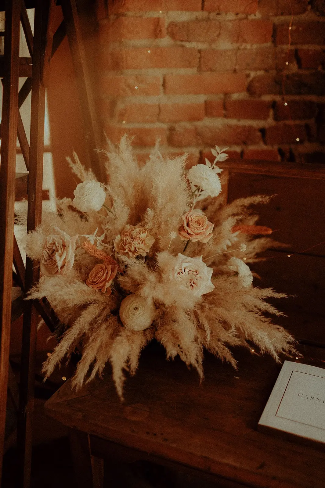 Décoration naturelle de salle – bouquet de fleurs séchées volumineux – Poppy & Daisy